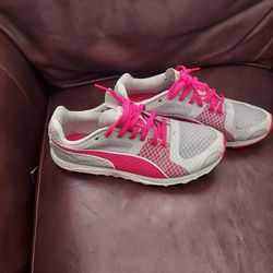 Puma Shoes for woman Size 8