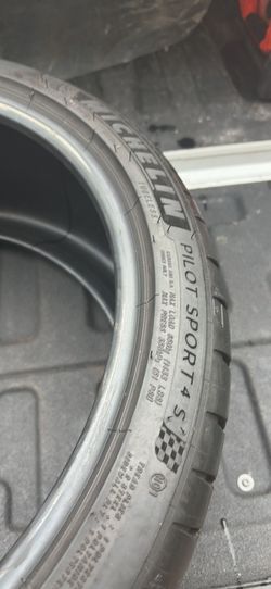 Michelin Pilot Sport 4s 245 35 19 tire 95% tread life