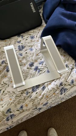 Soundance laptop stand