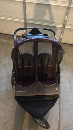 Double jogging stroller