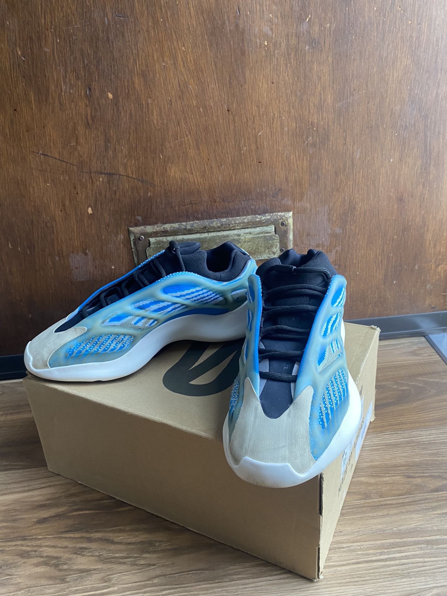 yeezy 700 v3 arzareth size 12