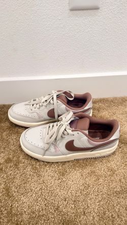 Women’s size 7.5 Nike sneakers