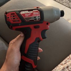 Milwaukee Impact Driver M 12