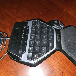 Logitech G13 Programmable Gameboard with LCD Display