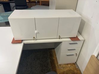 Steelcase 66" W x 72" D Peninsula L-Shaped Executive Desk Suite with Wall-Mount Hutch – From $900 📦 Florida