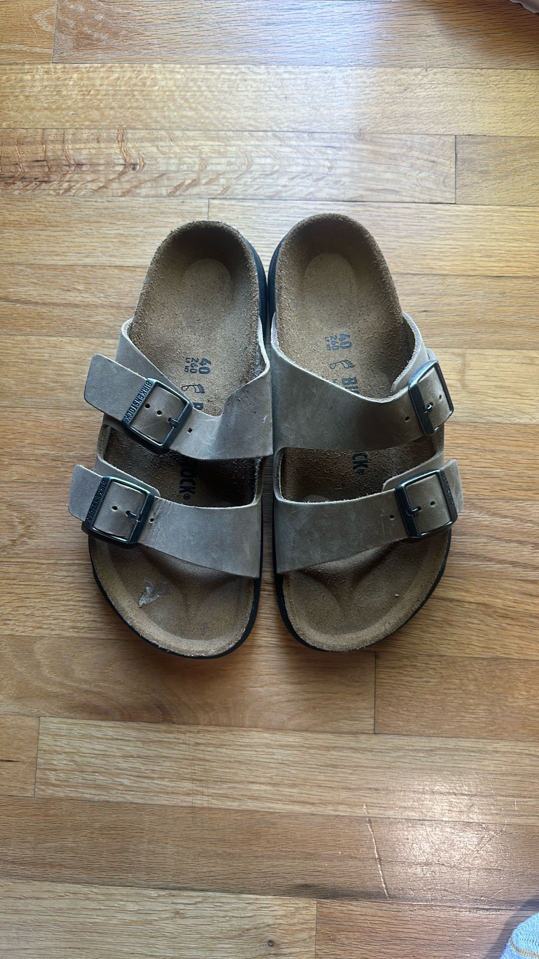 Brown Birkenstocks size 9, in women’s size 7 in men’s