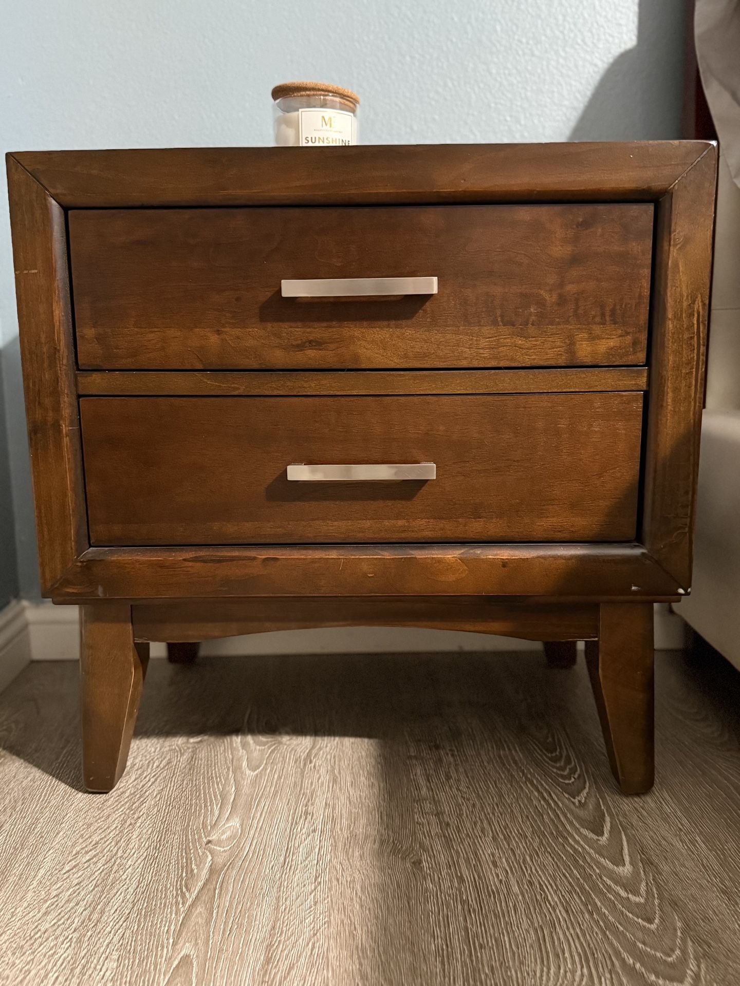 2 Brown Nightstands 