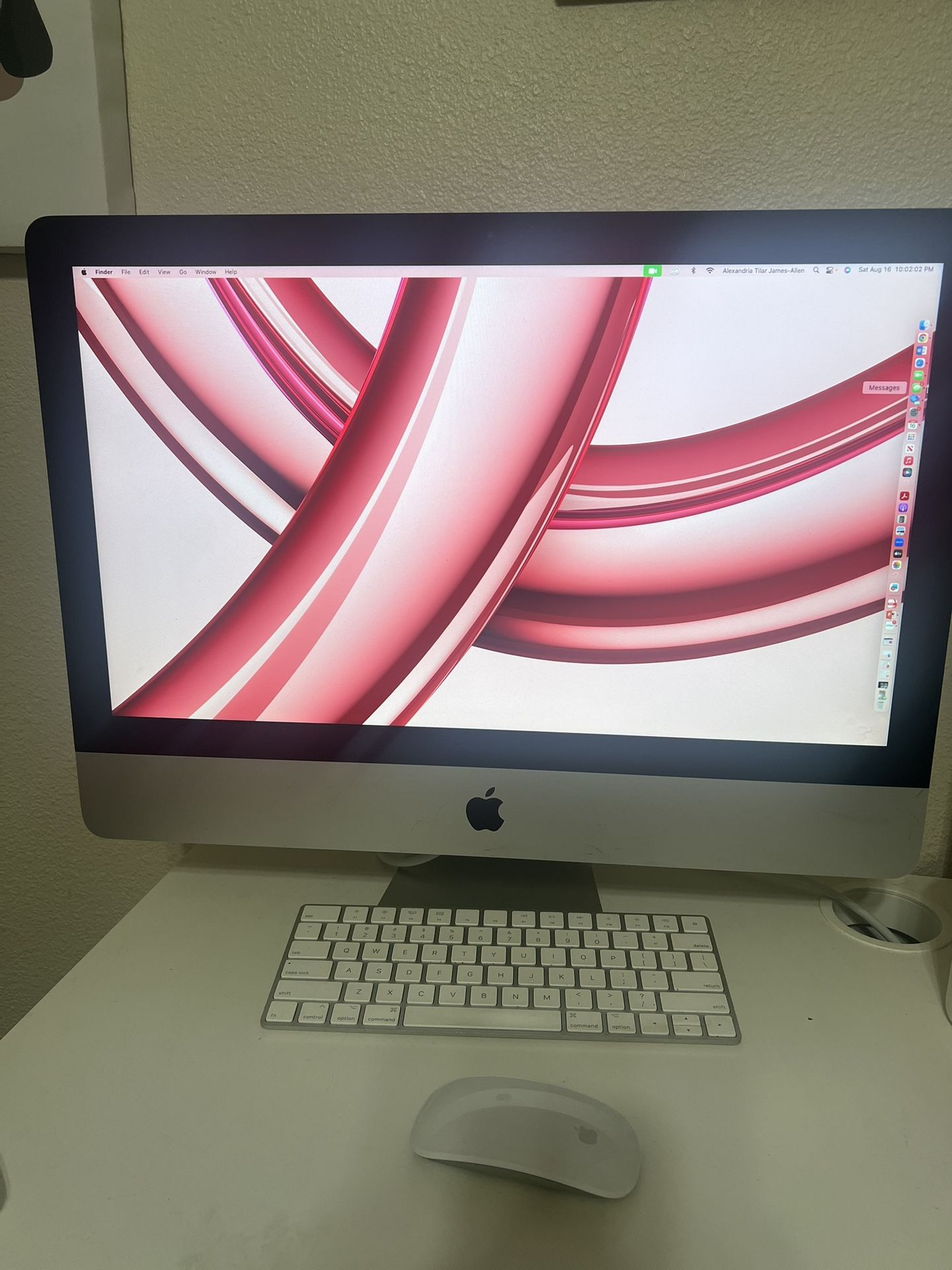 Macbook Desktop 21.5 Inch