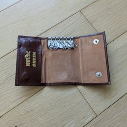 Vintage Genuine Leather Keychain / Key-Case 6 Hooks Trifold Brown Wallet 4x2.5". Slim Design
 Unisex. Button closure type. Chic, Stylish, Versatile !
