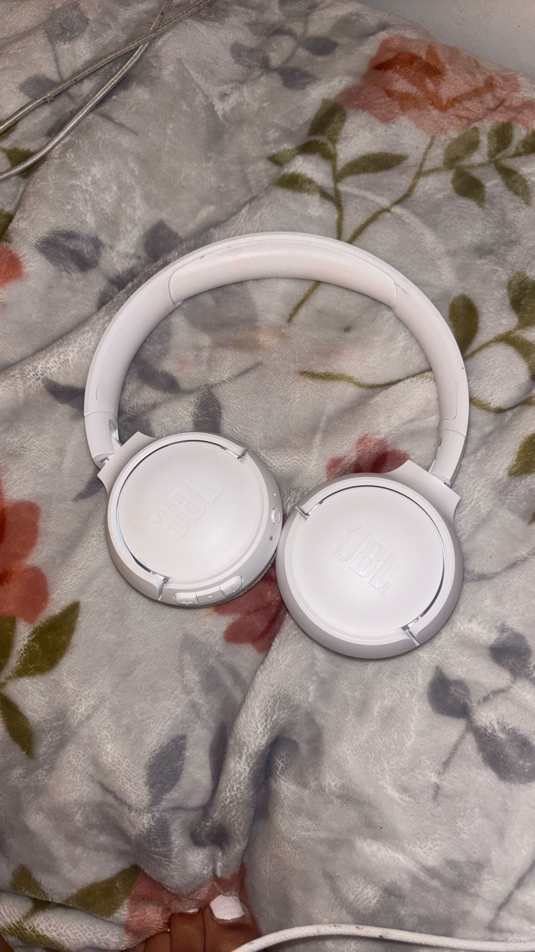 JBL headphones,white