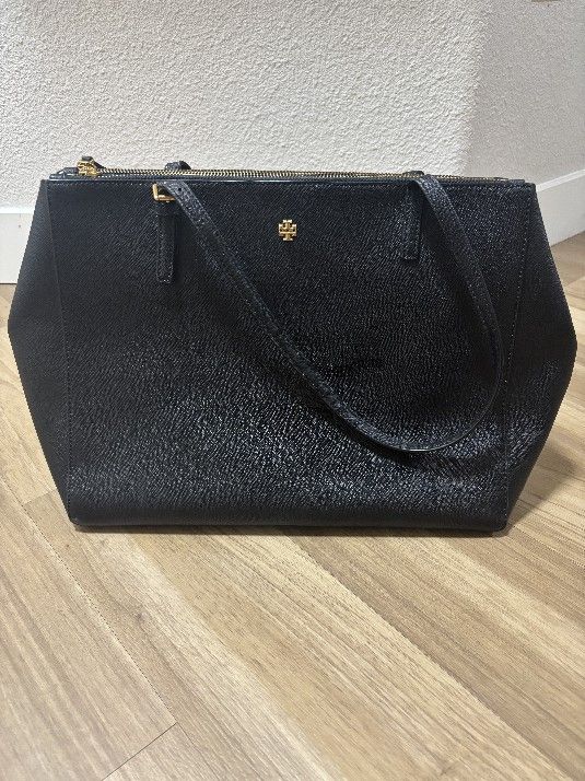 Selling This Black Tory Burch Purse (Retail Value is $499.00)Asking $175.00!!!!!