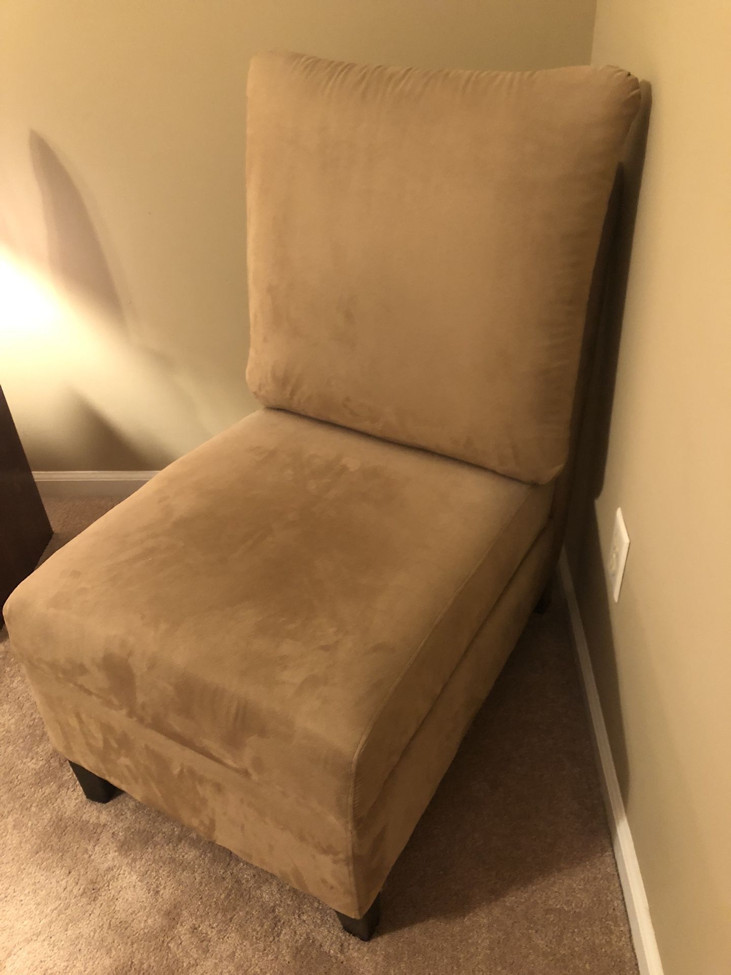 Slipper Accent Chair