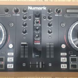 Numark Mixtrack Platinum FX 2-Channel DJ Controller