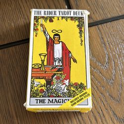 Tarot /mediumship / oracle cards