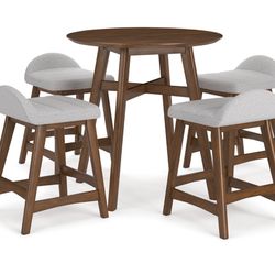 ✨ For Sale: 4-Chair Round Dining Table – Like New! ✨