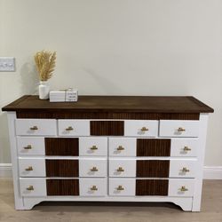 🚨🚨BEAUTIFUL WHITE DRESSER🚨🚨