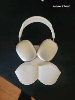 Apple airpod pro max. (Like New) 2020 very good condition
