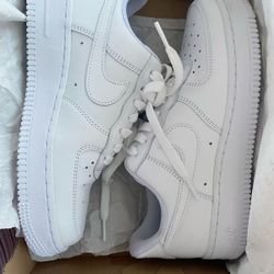 (BRAND NEW) WHITE NIKE AIR FORCE 1s