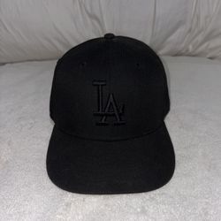 New Era LA Fitted 7 3/8 (BLACK)