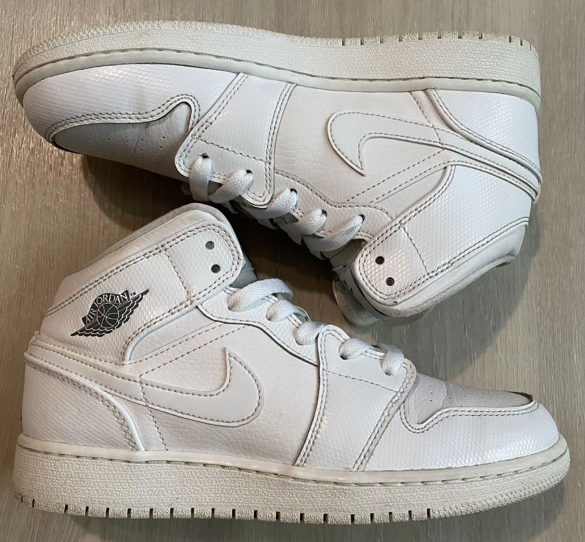 Nike Air Jordan 1 Retro Mid GS White Cool Size 4.5Y (554725-120)