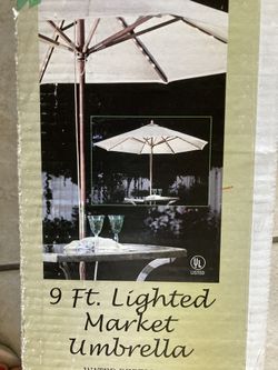 PATIO MARKET UMBRELLA LIGHTED ELECTRIC 9 FT WOOD IVORY BRASS  EXC COND