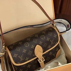 Baguette bag women‘s cross-body shoulder handbag