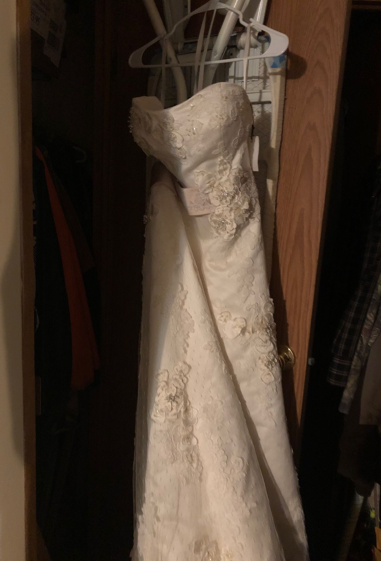 Wedding. Dress New. With train an it’s off white