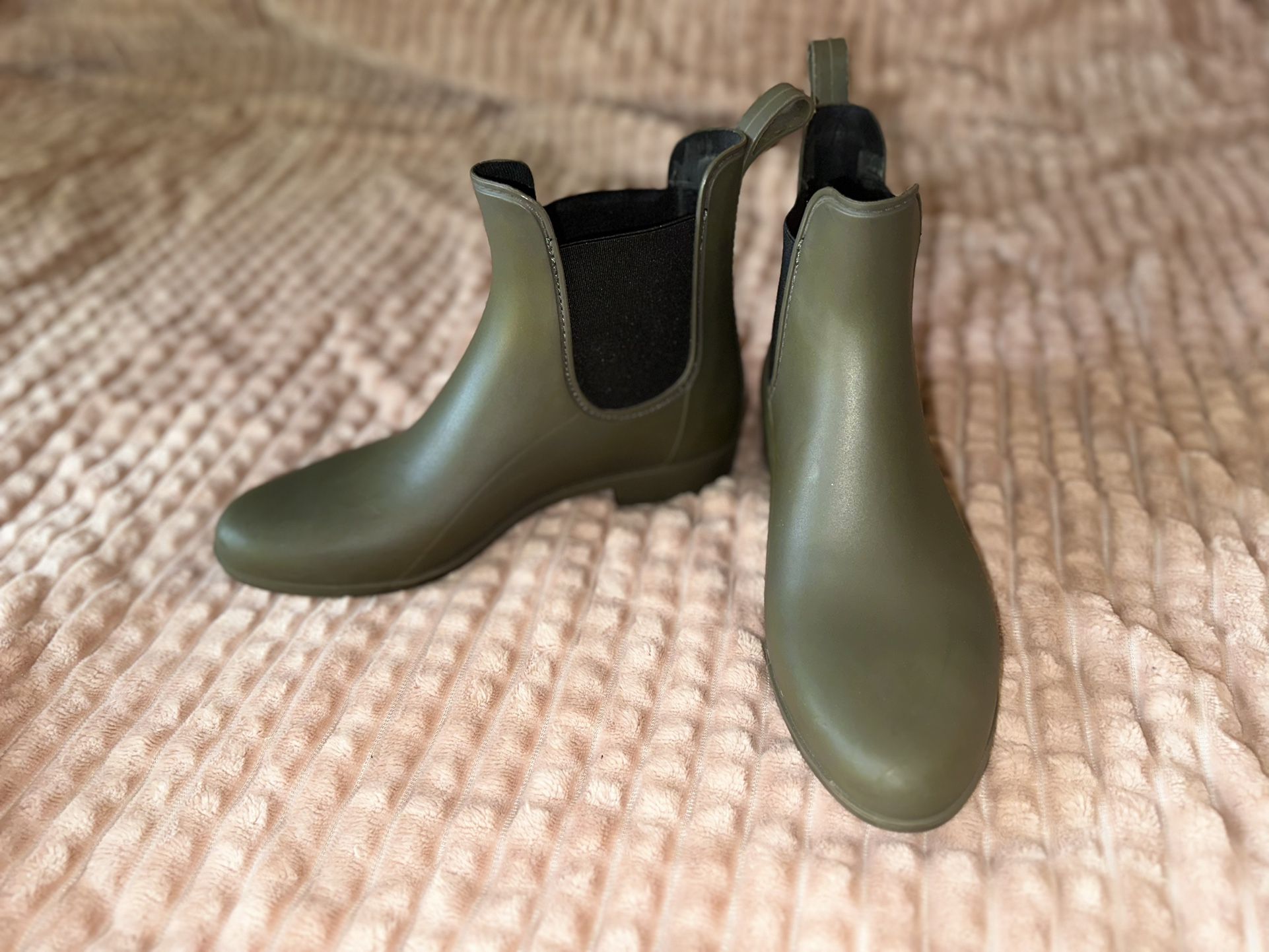 Green Rain Boots Size 9 Women