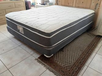 NEW Queen-Size PILLOW TOP MATTRESS and BOX SPRING. Bed frame not included 👍