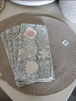 World Market...4 new Placemats & 4 new Cloth Cotton/Linen Napkins.