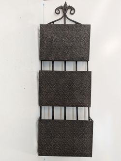 Vintage Fleur De Lis Wall Mounted Metal 3 Pocket Mail Organizer Magazine Rack Decor