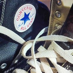 CONVERSE LEATHER CLASSIC HIGH TOP SNEAKERS SIZE 9