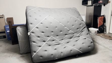 King Size Beautyrest Black 12.5" Series  4  Hybrid Mattress