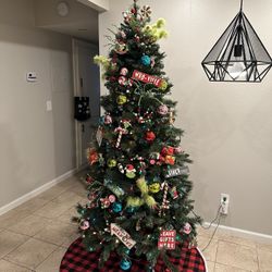 GRINCH DECORATIONS 