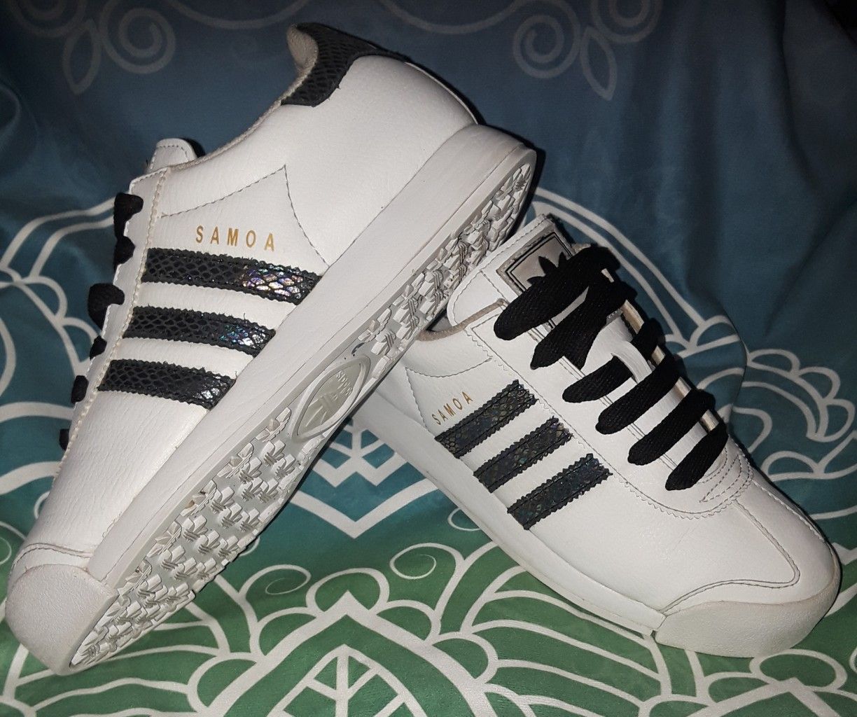 Adidas Samoa - size 6. EUC