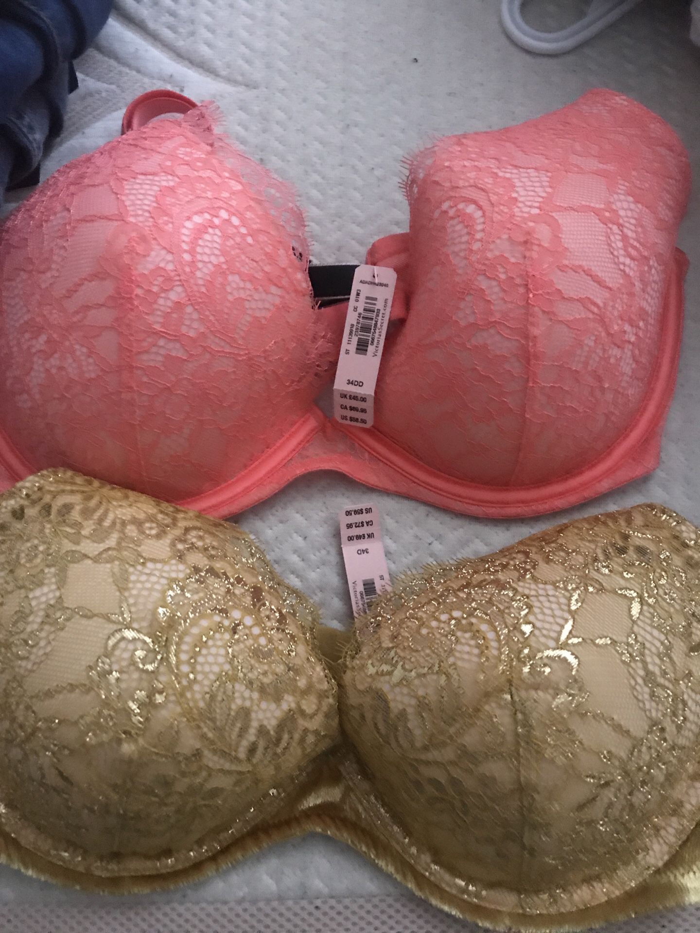 2 brand new Victoria secret bras 34dd with tags for Sale in Elk Grove, CA -  OfferUp
