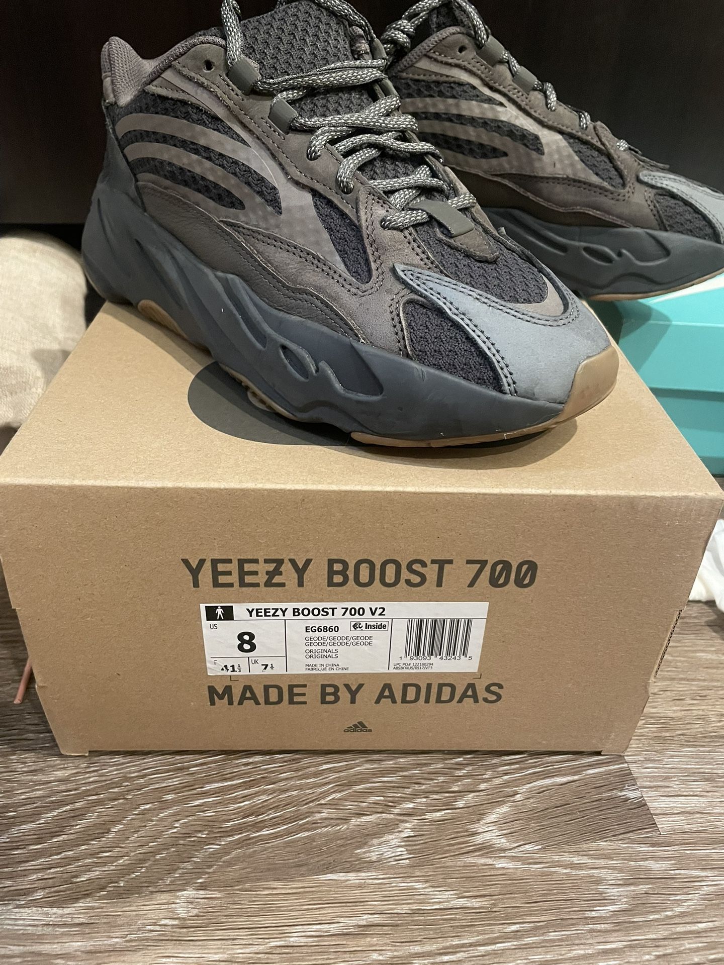adidas Yeezy Boost 700 V2