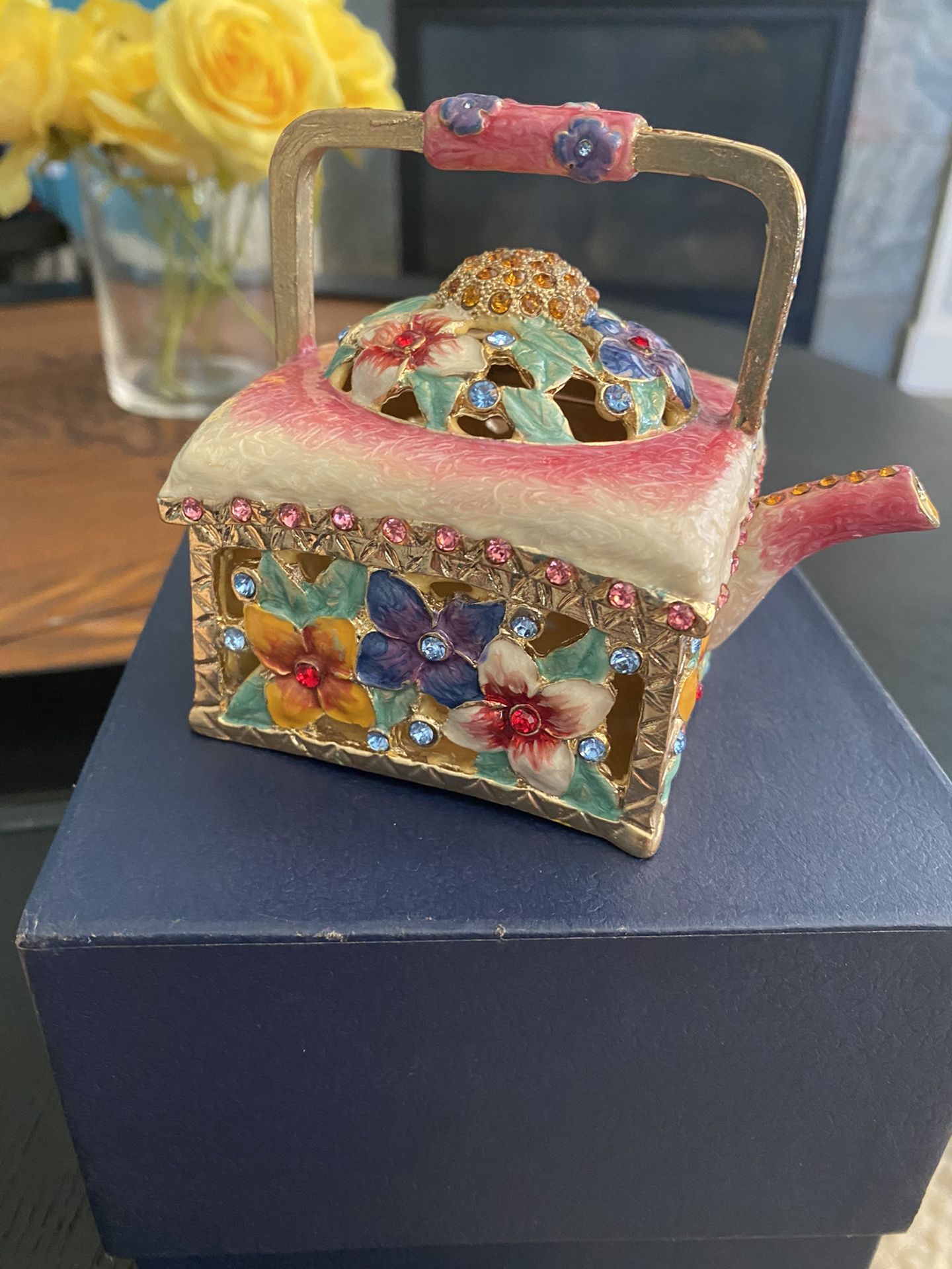 Sorelle Kettle Trinket Box