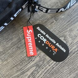 Supreme Shoulder Bag (SS18) Red for Sale in Covington, WA - OfferUp