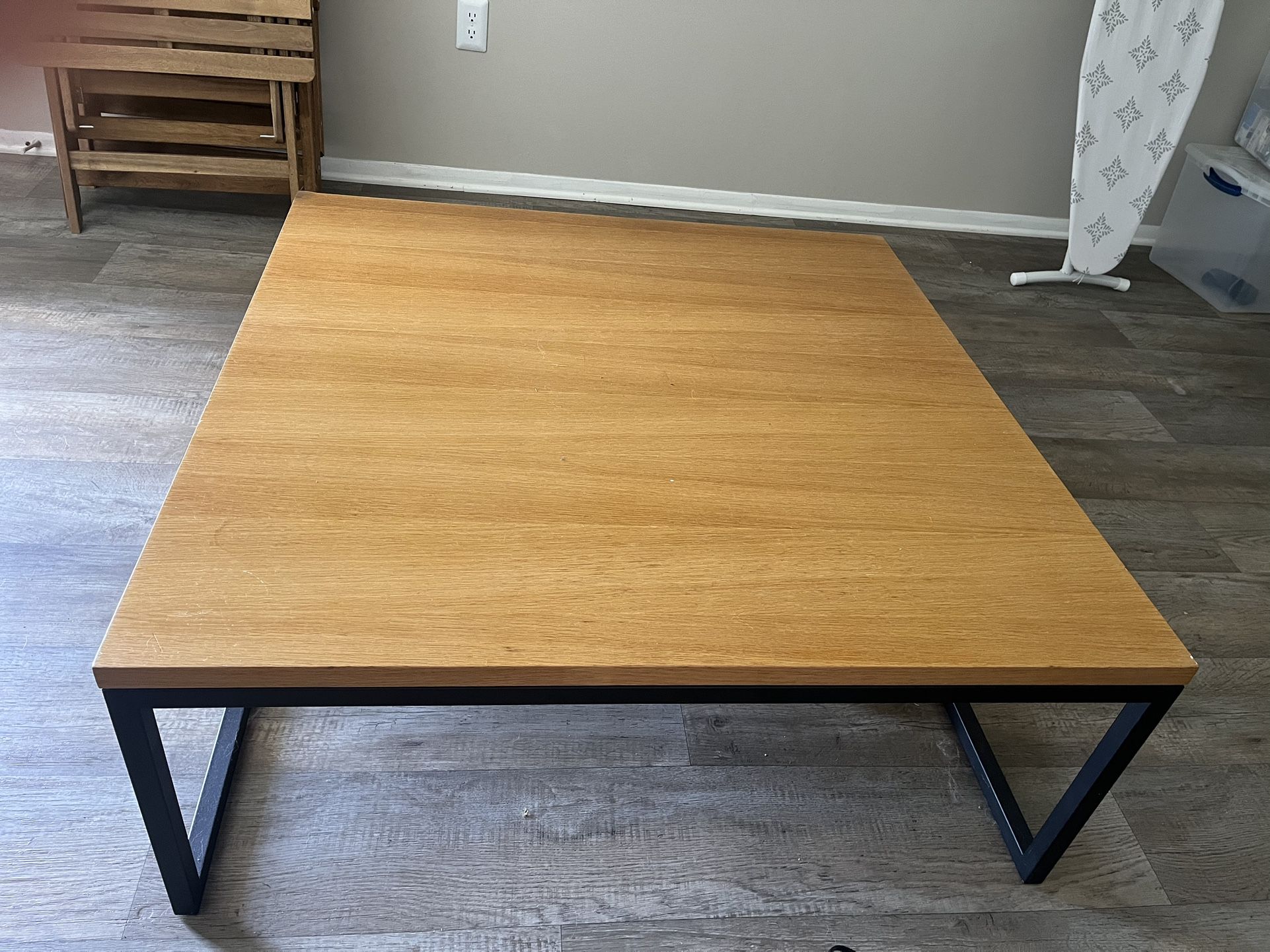 small aquare living room Table