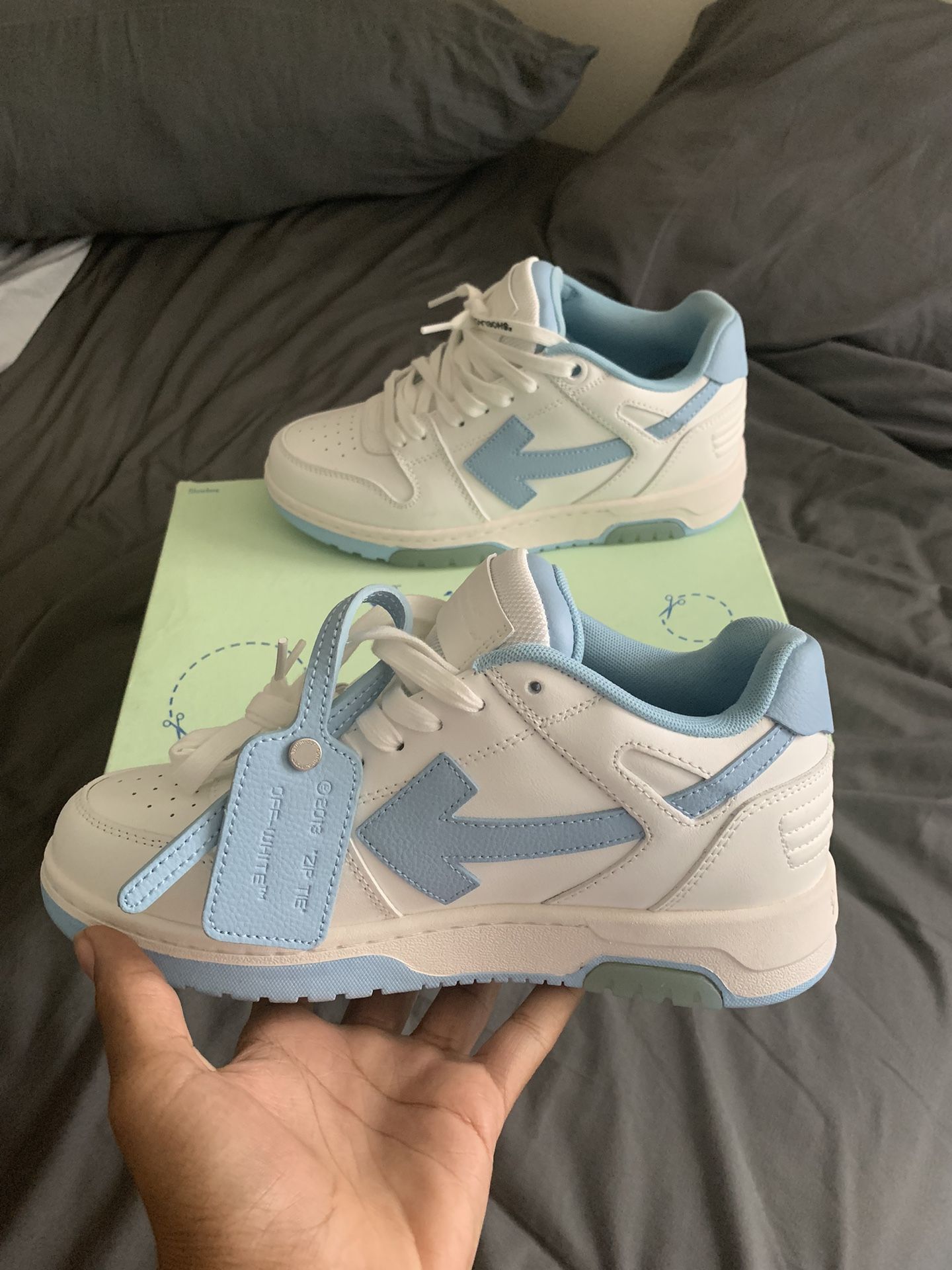 Off White Out Of Office Size 8