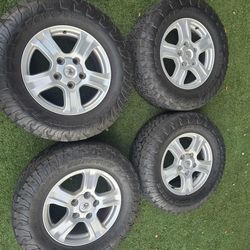 4 TOYOTA TUNDRA RIMS&TIRES $650