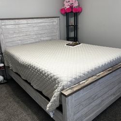 Queen Bed and mattress (cama y colchón)