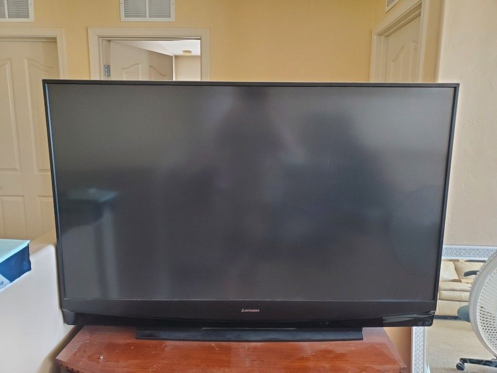 57" Mitsubishi Tv