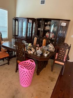 Dinning room table and chairs