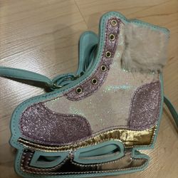 Crossbody Shaped Like An Ice Skate