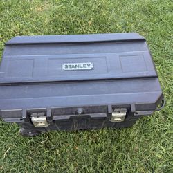 Caja STANLY con llantas 🛞 