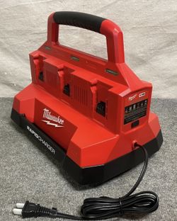 Milwaukee M18 PACKOUT 6-Port Rapid Charger.  Brand NEW.  NUEVO.