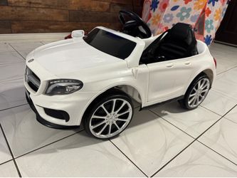 Mercedes white Power wheel with remote