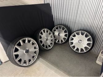 24" Massiv Wheels & Excellent Lexani Tires (255/25ZR24)